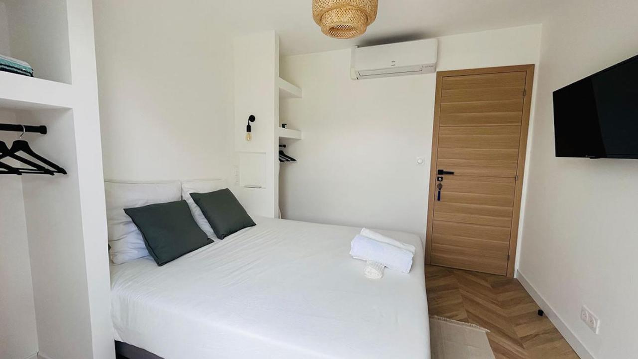 Villa Holistika : Bed And Breakfast / Pool / Air Conditioning/ Mont Faron ツーロン エクステリア 写真